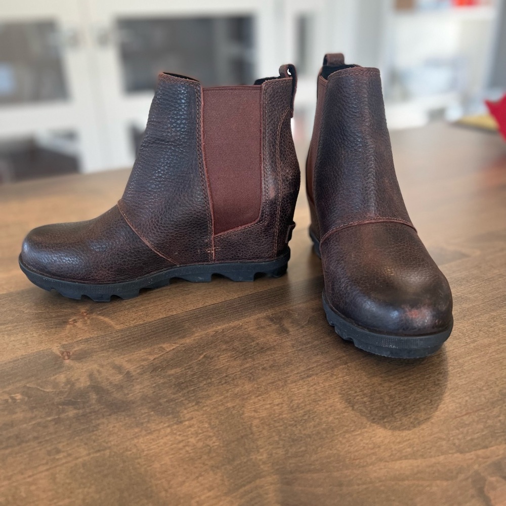 Joan of Ark Sorel Wedges (8)